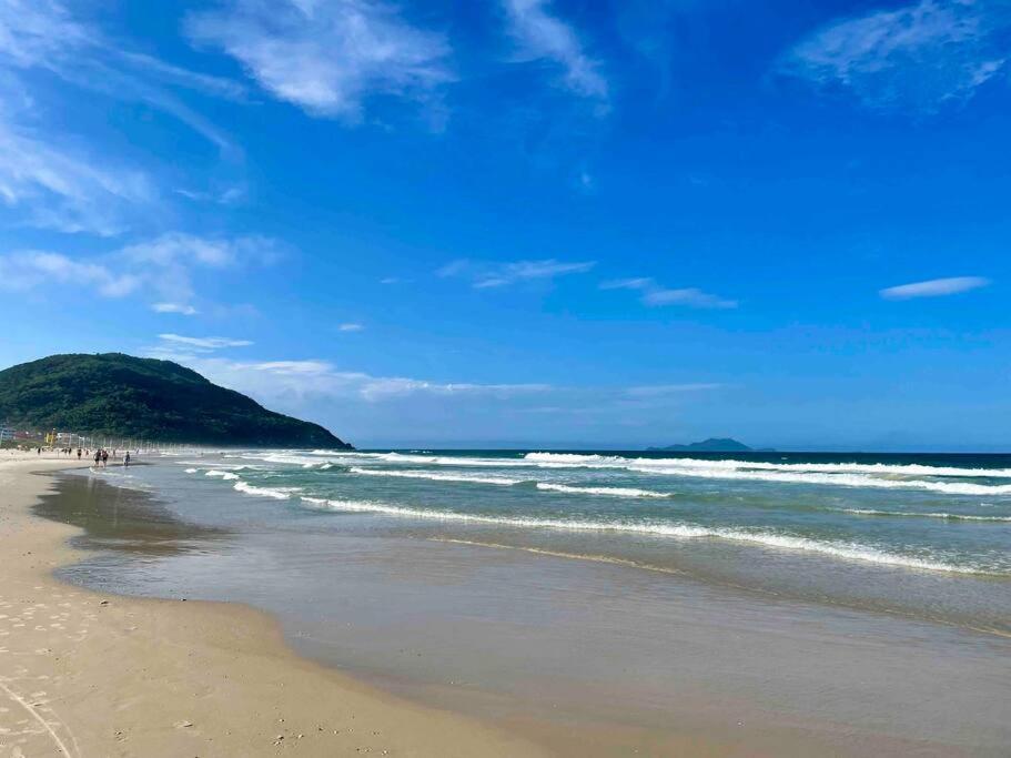 Amplo Ao Lado Do Mar Com Piscina Incrivel