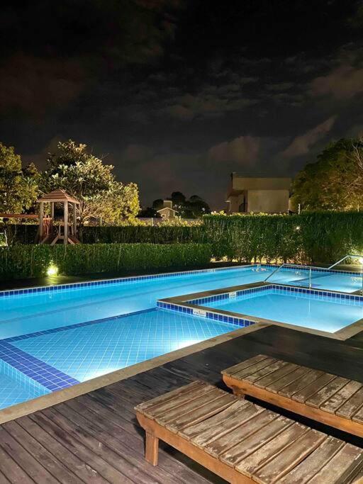 Amplo Ao Lado Do Mar Com Piscina Incrivel