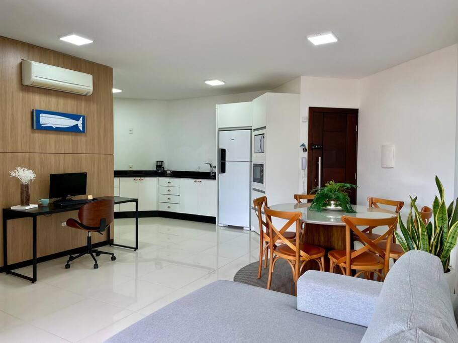 Apartamento Amplo Ao Lado Do Mar Com Piscina Incrivel Florianópolis