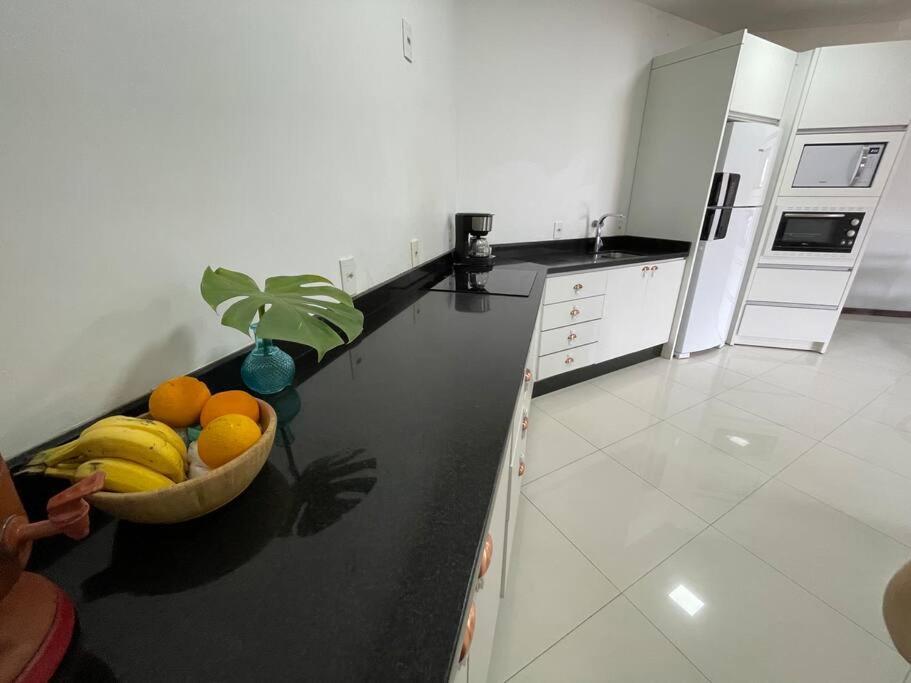 Apartamento Amplo Ao Lado Do Mar Com Piscina Incrivel *